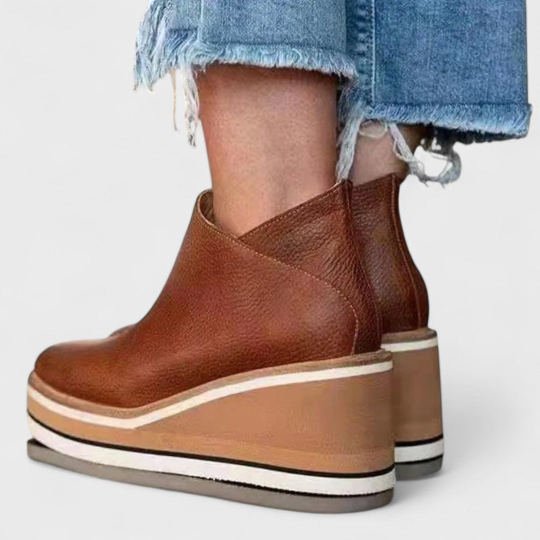 Damen-Wedges-Stiefeletten aus Wildlederimitat-Footwear for women-Alpenkind
