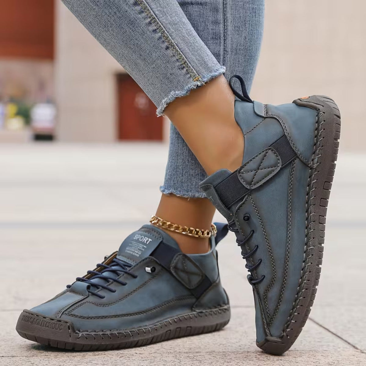 Damskie sneakersy z niską cholewką, sznurowane, z paskiem bocznym-Footwear for women-Alpenkind