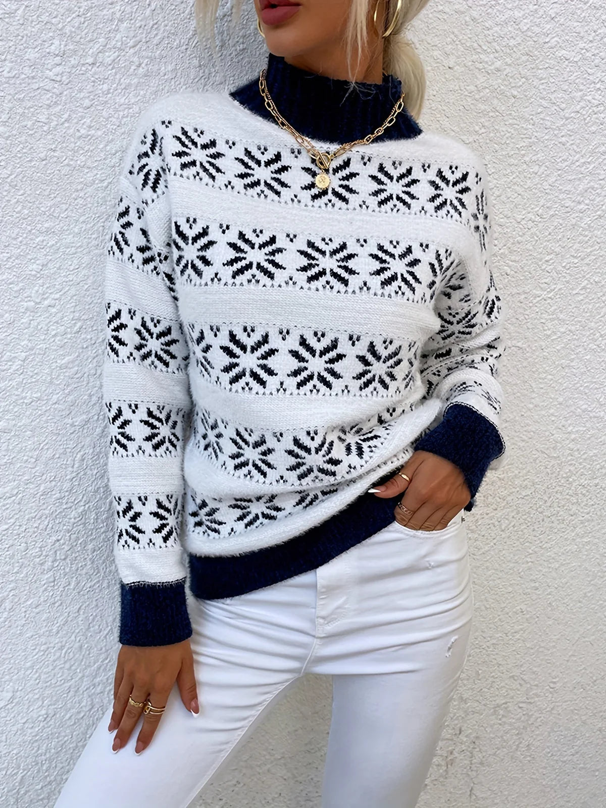 Damen Weihnachts Pullover – Schneeflocken Muster – Weicher Winterstrick & Festlicher Stil