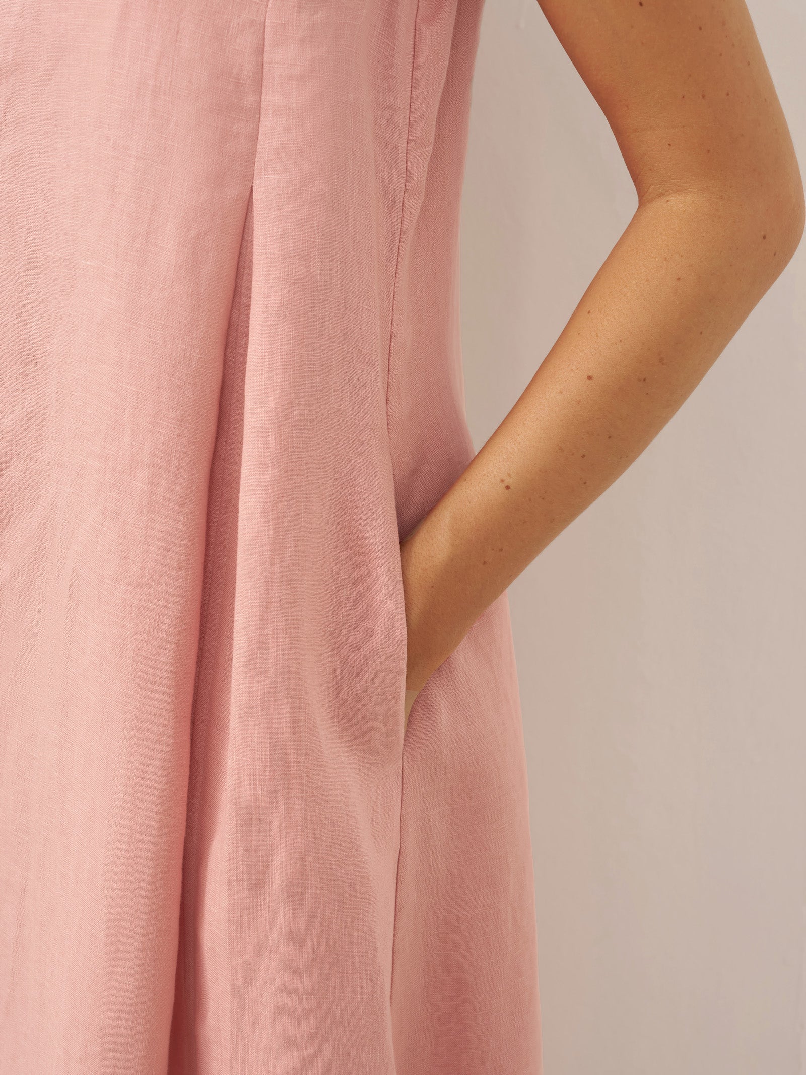Ärmelloses Leinen-Midikleid mit V-Ausschnitt für Damen-Midi Dress-Alpenkind