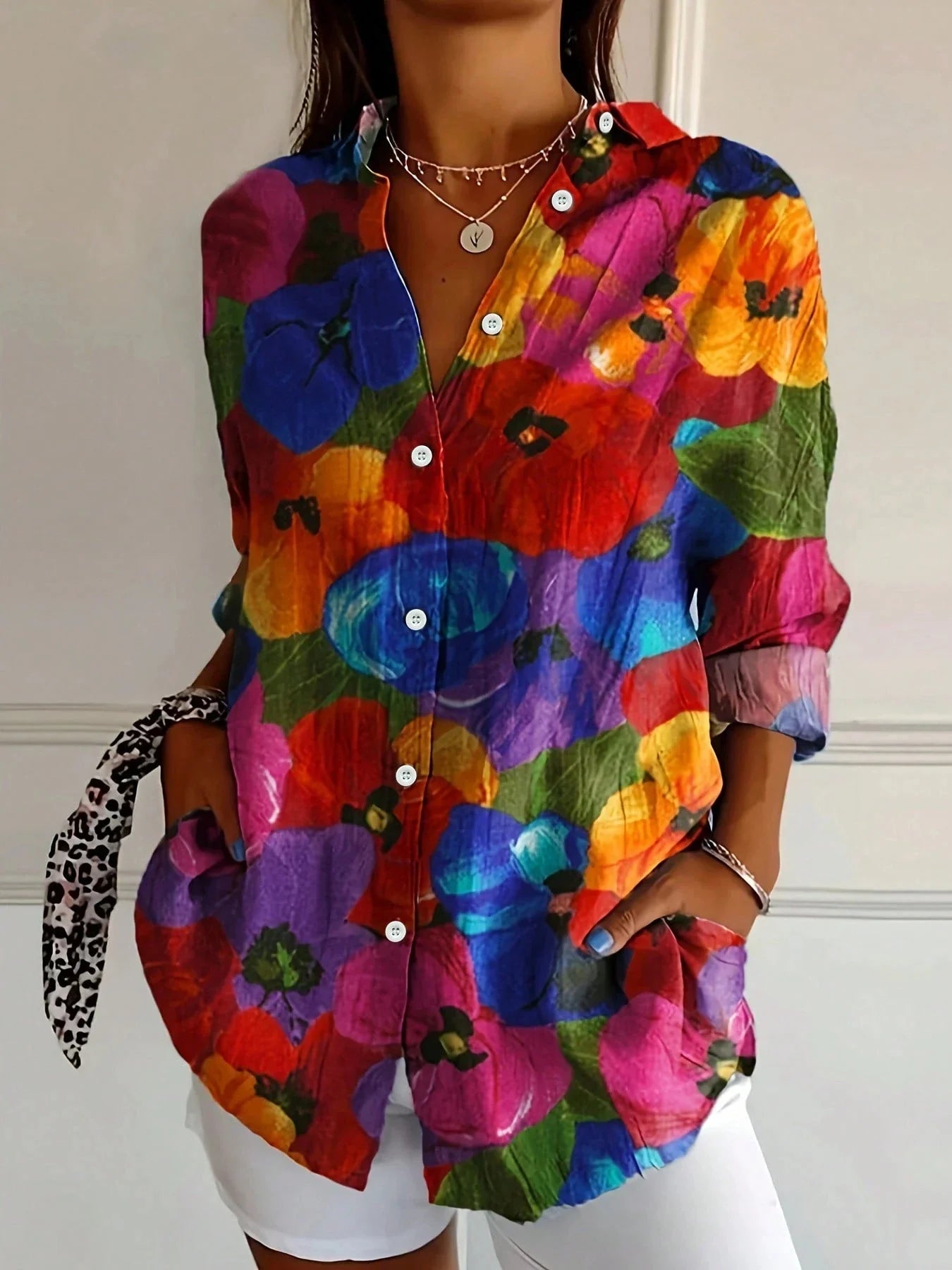 Bedruckte Damenbluse mit Knopfleiste und Vordertaschen-Shirts for women-Alpenkind