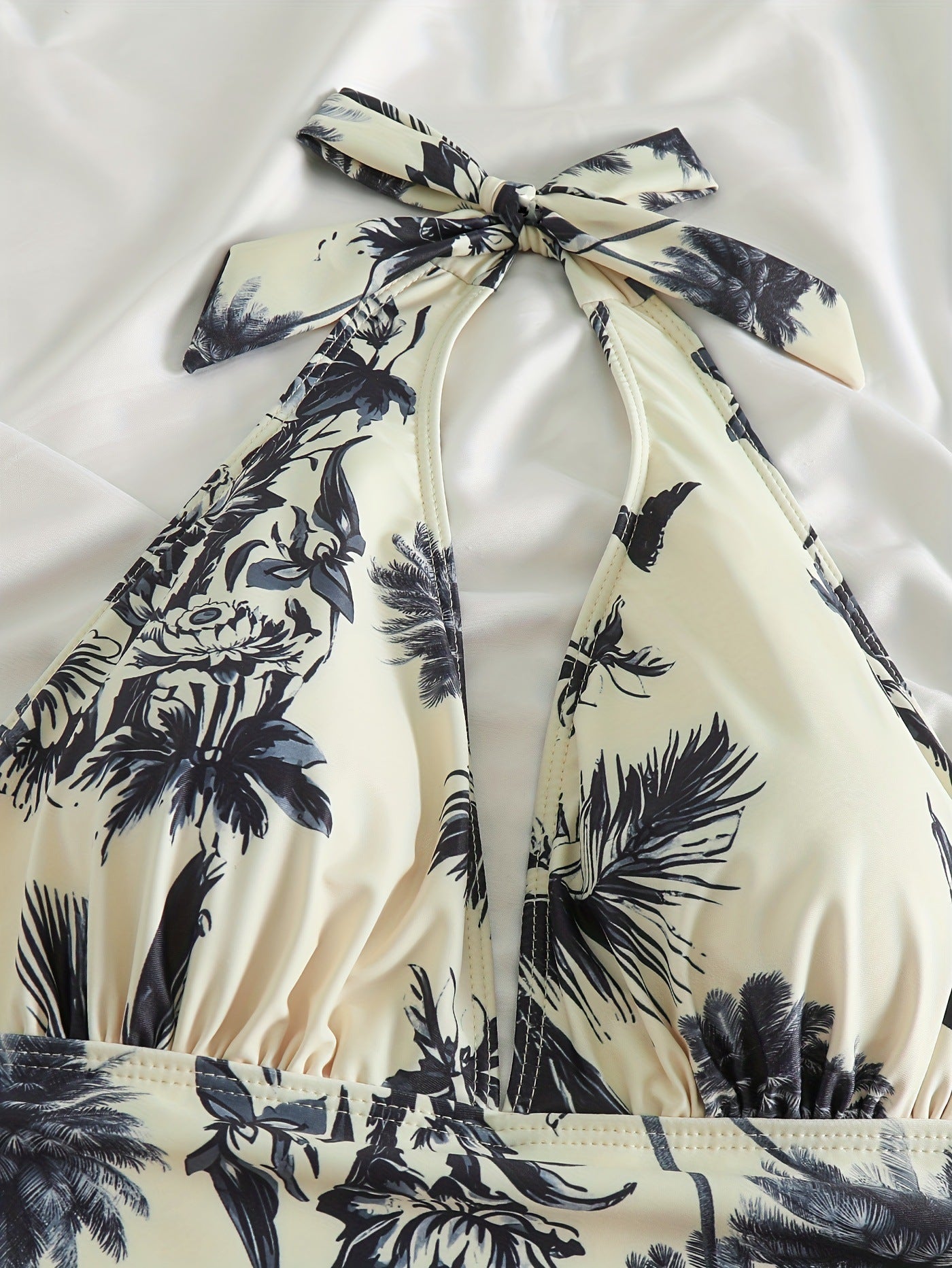 Damen-Badeanzug mit V-Ausschnitt, Neckholder und Palmenmuster-Swimwear for women-Alpenkind
