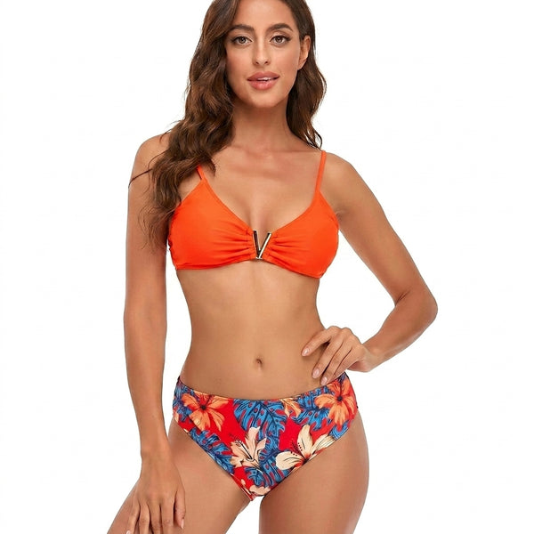 Damen Bikini Set mit floralem Überwurf und V förmigem Metallelement-Swimwear for women-Alpenkind