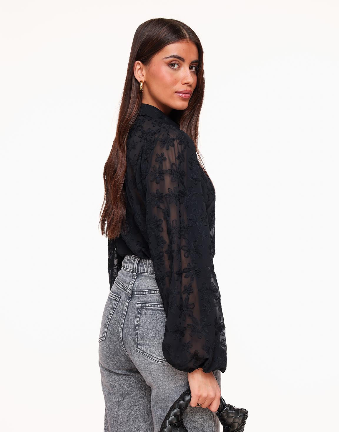 Damen-Bluse mit floraler Stickerei, transparentem Gewebe und Ballonärmeln-Blouse for women-Alpenkind