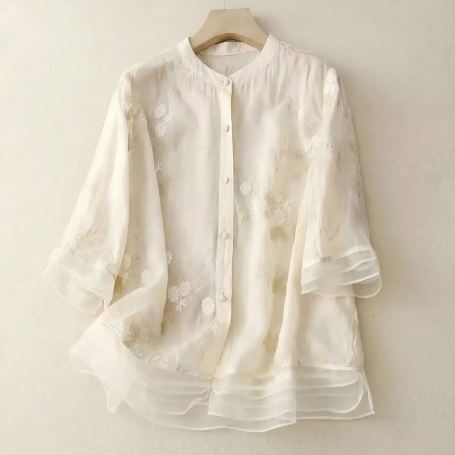 Damen Bluse mit Knopfleiste, Rundhalsausschnitt und floraler Struktur-Women blouse-Alpenkind