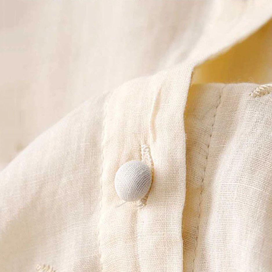 Damen Bluse mit Knopfleiste, Rundhalsausschnitt und floraler Struktur-Women blouse-Alpenkind