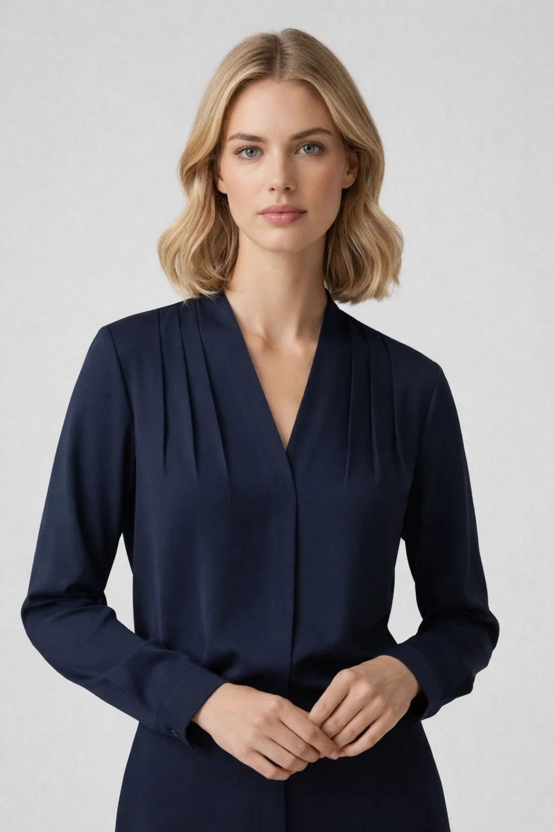 Damen-Bluse mit V-Ausschnitt, Falten-Details und Knopfmanschetten-Blouse for women-Alpenkind