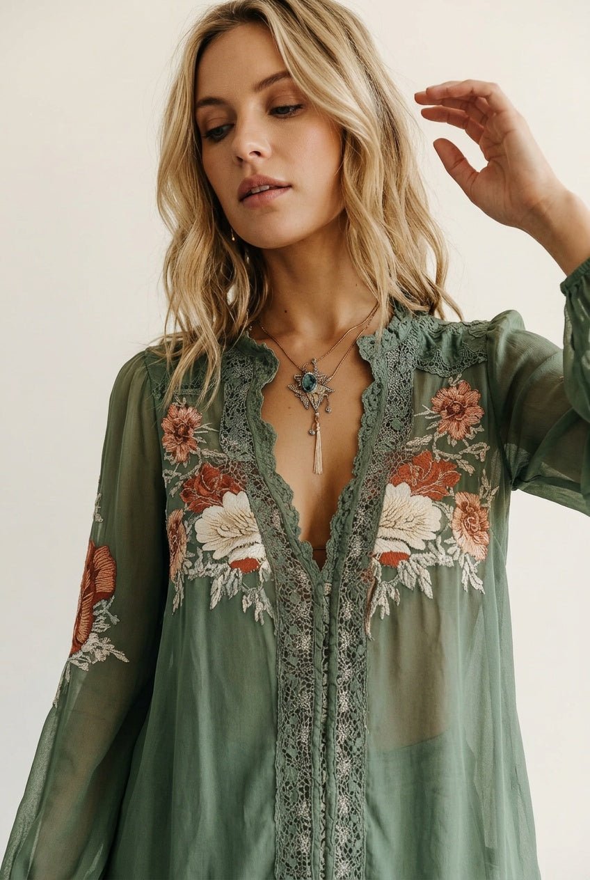 Damen-Chiffonbluse mit Stickerei und Spitzenbesatz-Blouses for women-Alpenkind