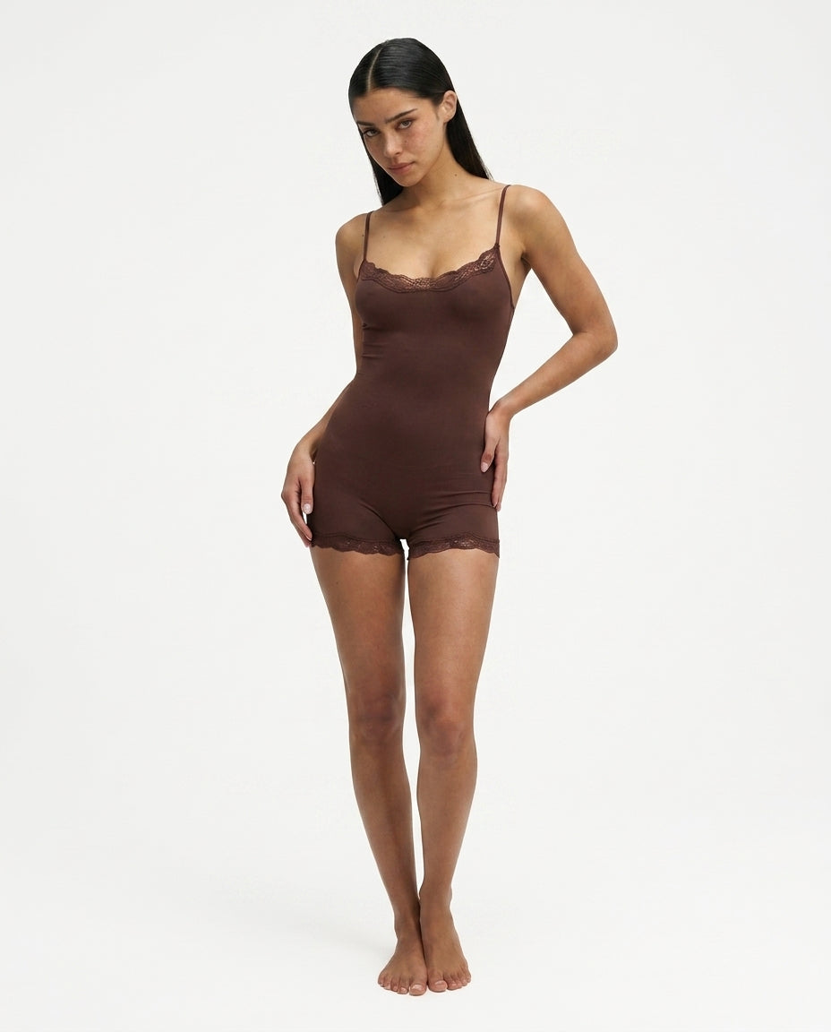 Damen-Einteiler mit verstellbaren Trägern und Spitzenbesatz-Jumpsuits for women-Alpenkind
