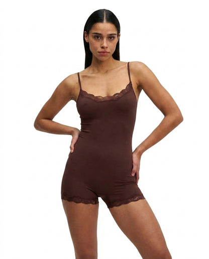 Damen-Einteiler mit verstellbaren Trägern und Spitzenbesatz-Jumpsuits for women-Alpenkind
