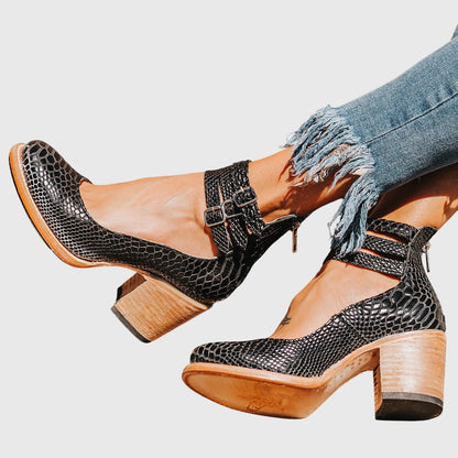 Damen Geschlossene Ankle-Boots mit Seitlichen Ausschnitten, Drei Schnallenriemen und Blockabsatz-Footwear for women-Alpenkind