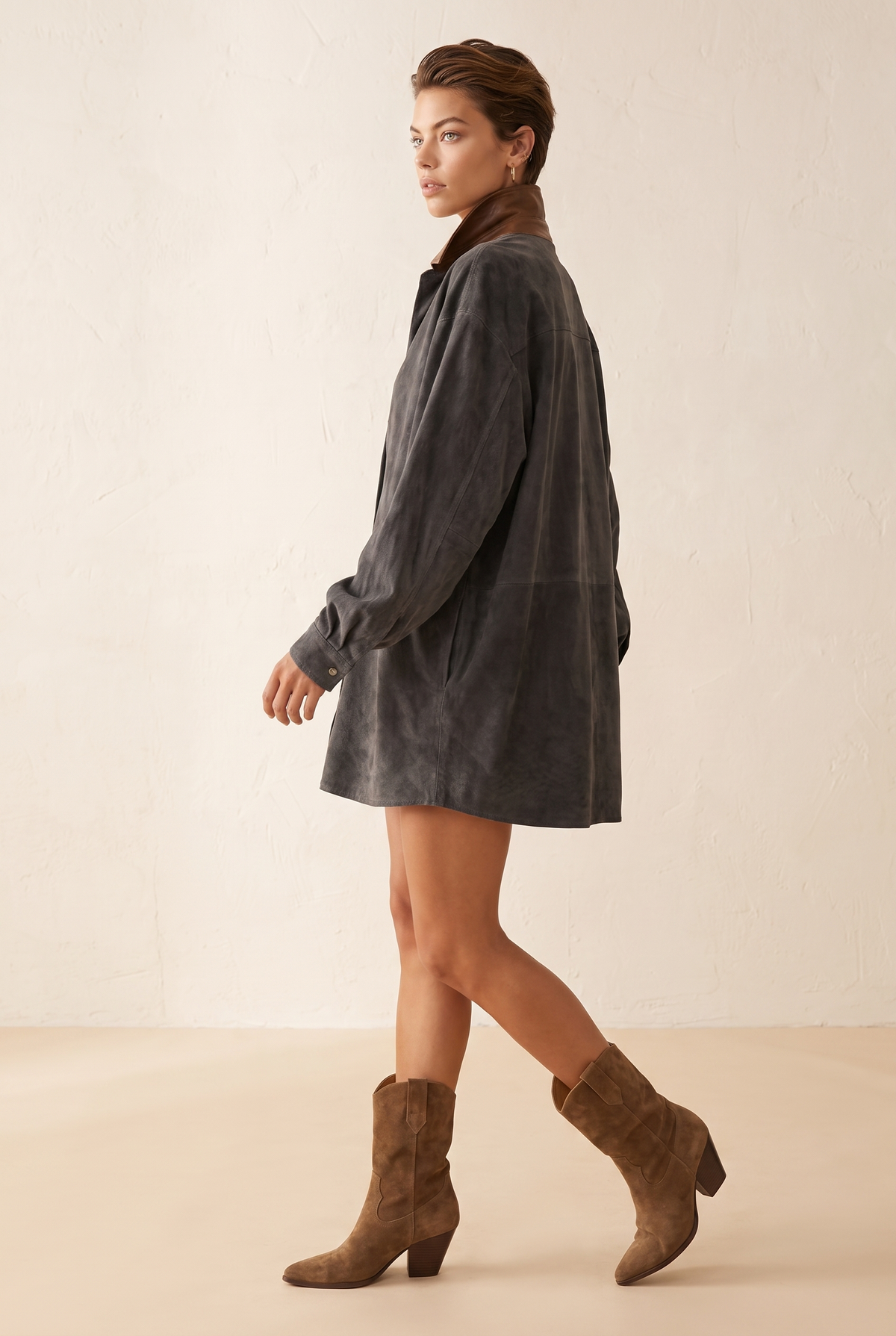 Damen-Hemdkleid in Wildlederoptik mit Kontrastkragen-Mini Dress-Alpenkind