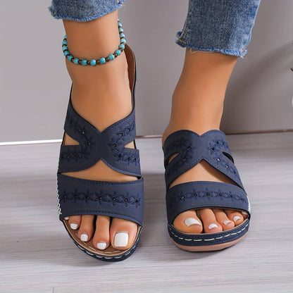 Damen-Keilsandalen mit Cut-outs und Ziernähten-Footwear for women-Alpenkind