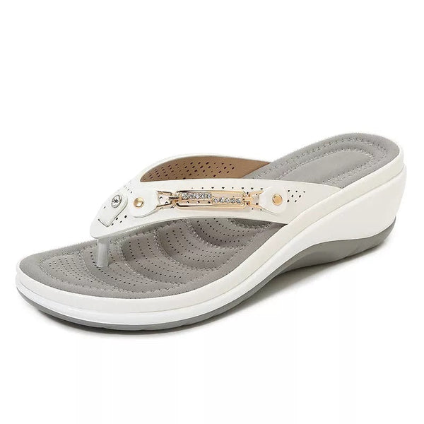 Damen-Keilsandaletten mit Zehentrenner und Metallic-Details-Footwear for women-Alpenkind
