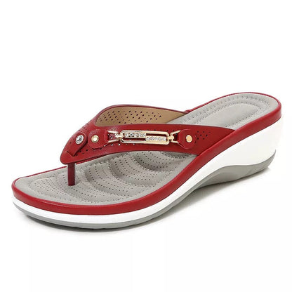 Damen-Keilsandaletten mit Zehentrenner und Metallic-Details-Footwear for women-Alpenkind