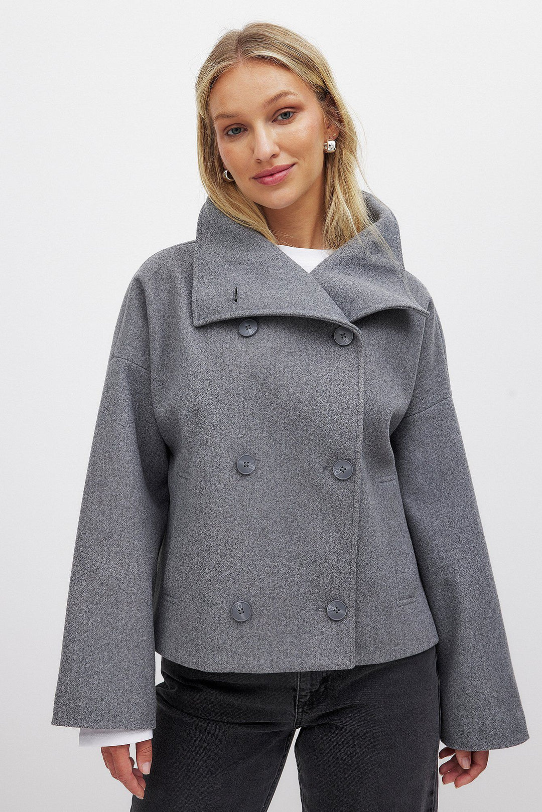 Damen Kurzjacke mit doppelter Knopfreihe und breitem Kragen