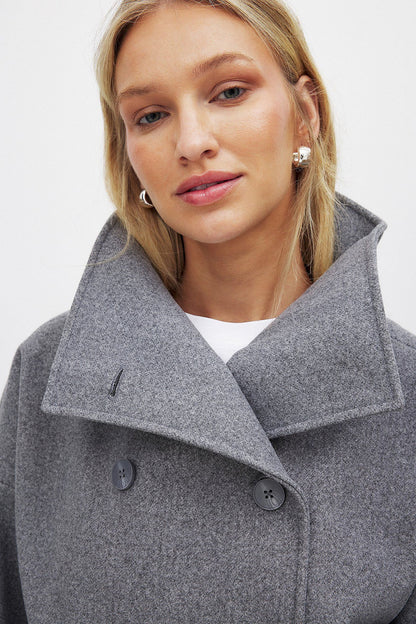 Damen Kurzjacke mit doppelter Knopfreihe und breitem Kragen