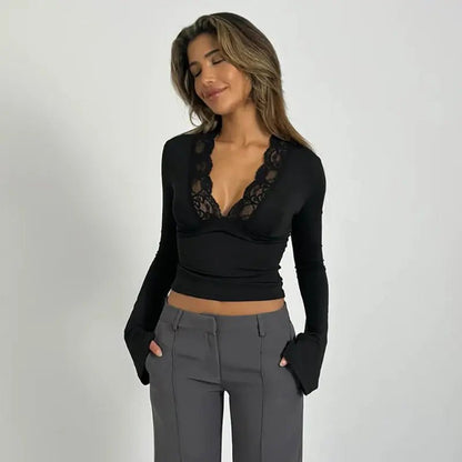 Damen Langarmtop mit V-Ausschnitt, Spitzeneinsatz und ausgestellten Ärmelenden-Tops for women-Alpenkind