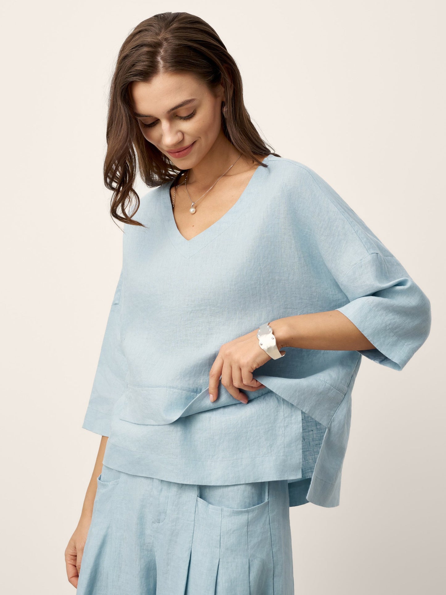 Damen-Leinentop mit V-Ausschnitt und Lagen-Saum-Tops for women-Alpenkind