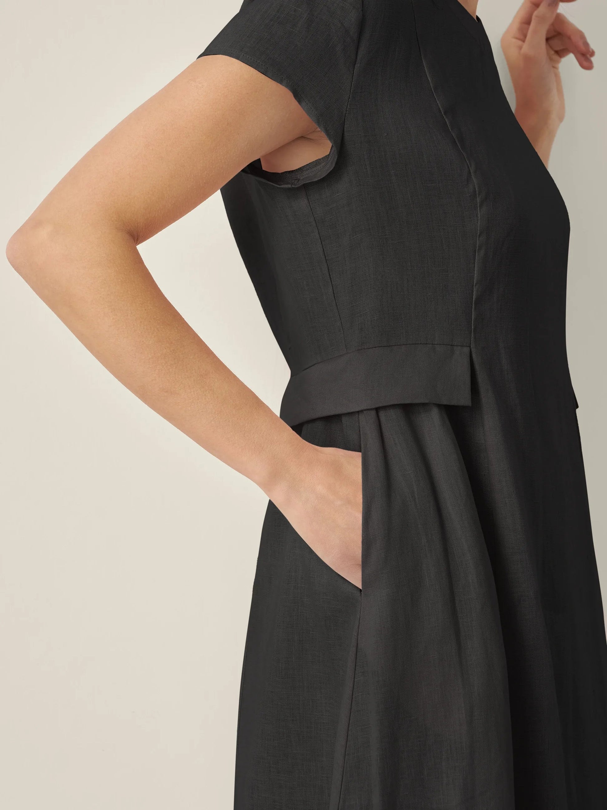 Damen Midi-Leinenkleid mit V-Ausschnitt und kurzen Ärmeln-Midi Dress-Alpenkind