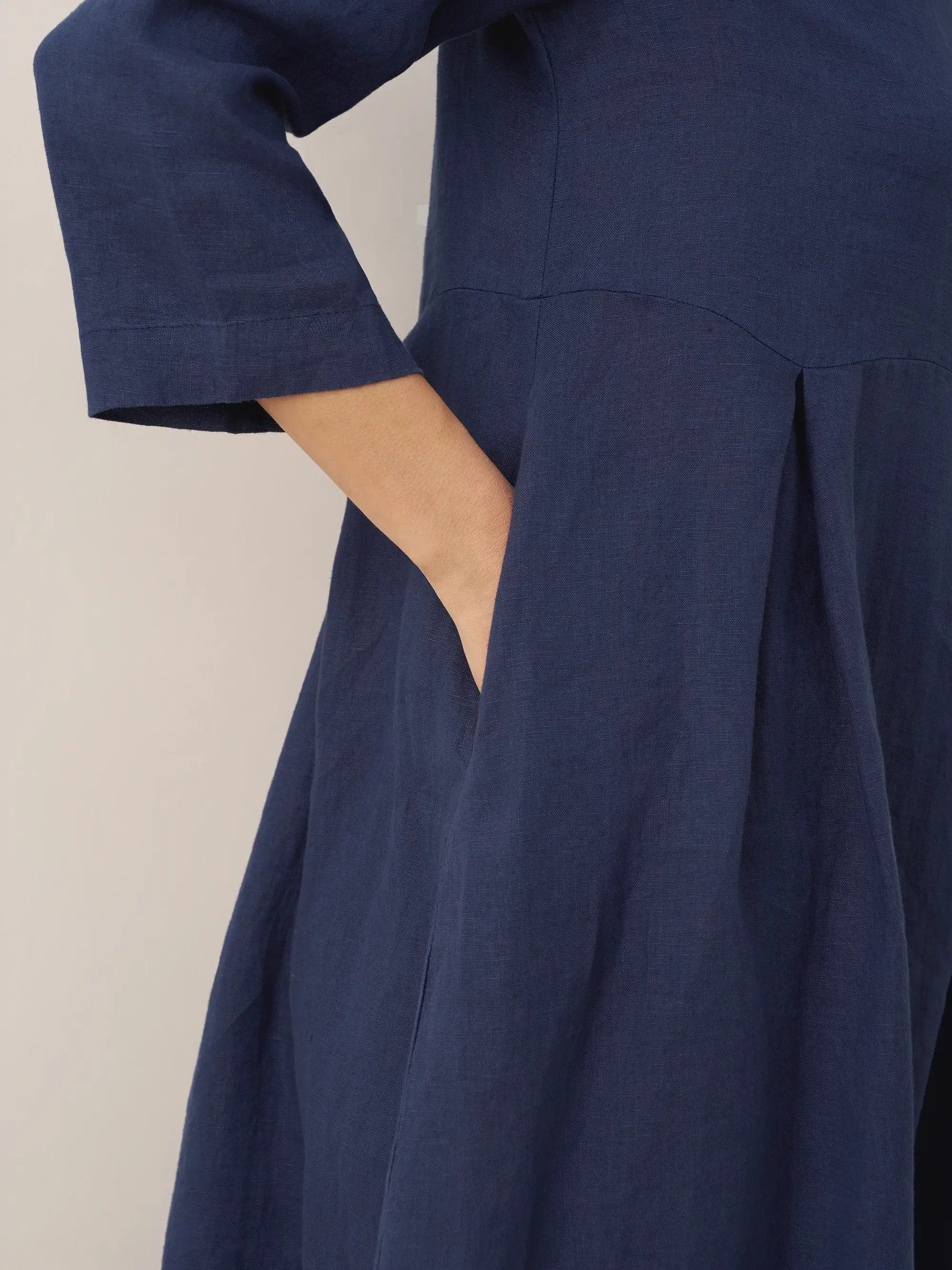 Damen-Midikleid aus Leinen mit U-Boot-Ausschnitt und Falten-Midi Dress-Alpenkind