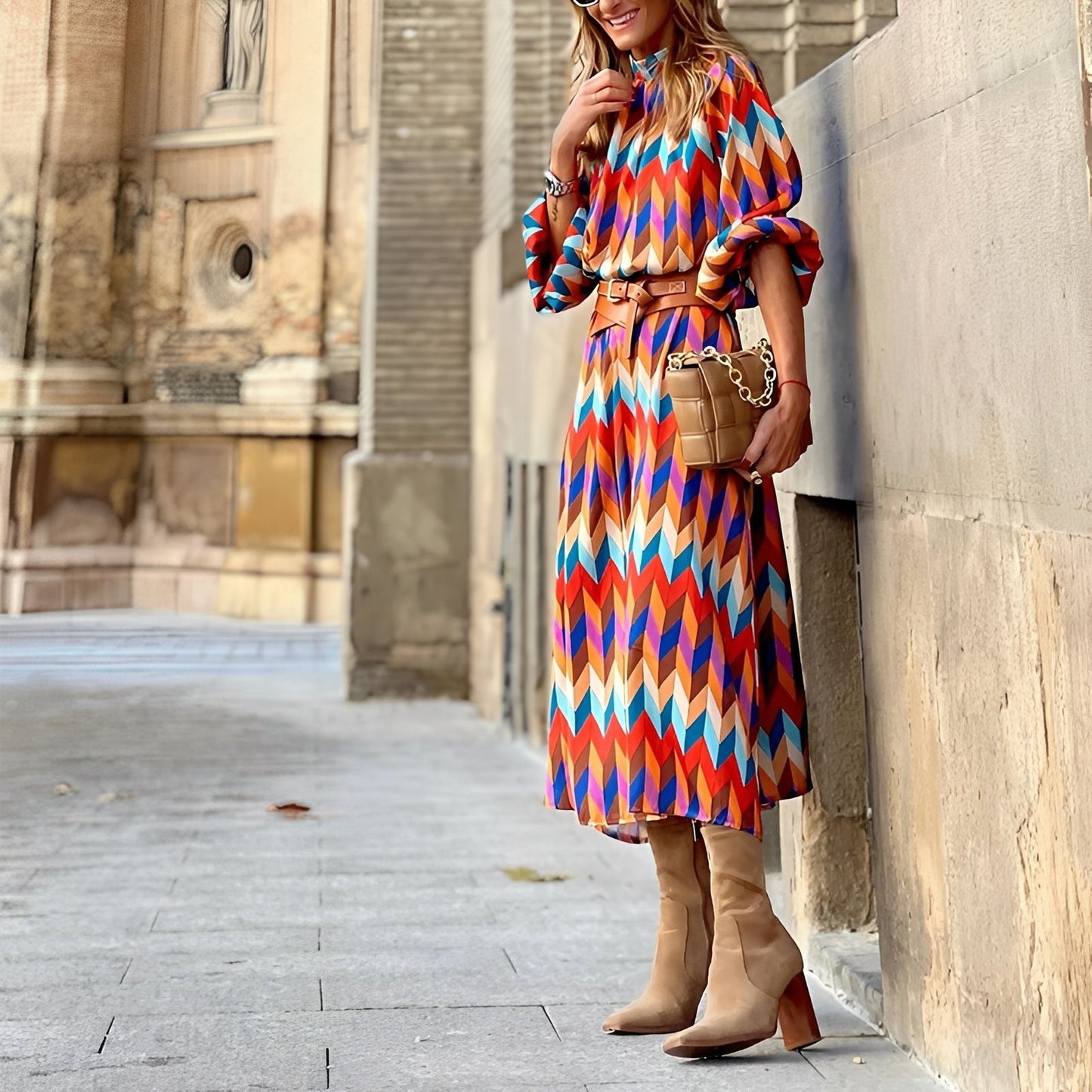 Damen Midikleid mit geometrischem Muster, Stehkragen und Gürtel-Midi Dress-Alpenkind