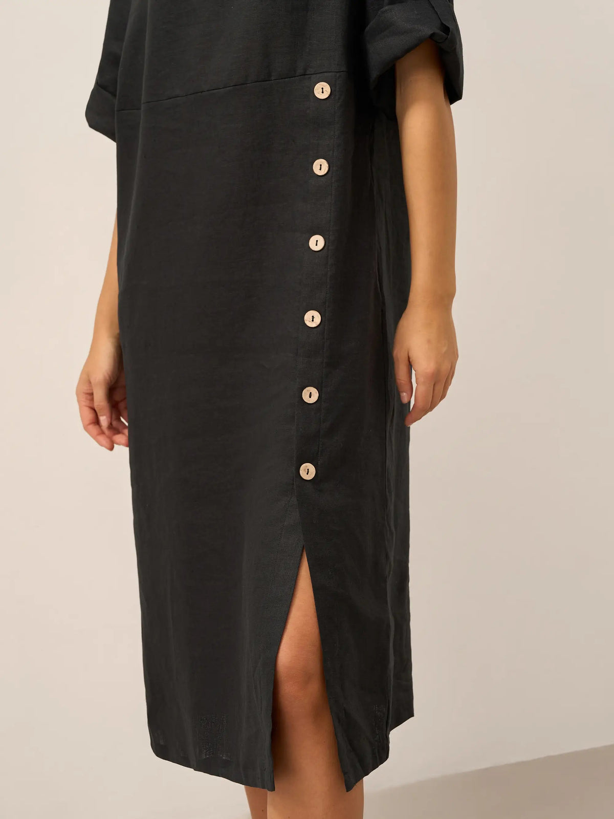 Damen-Midikleid mit Rundhalsausschnitt und seitlicher Knopfleiste-Midi Dress-Alpenkind