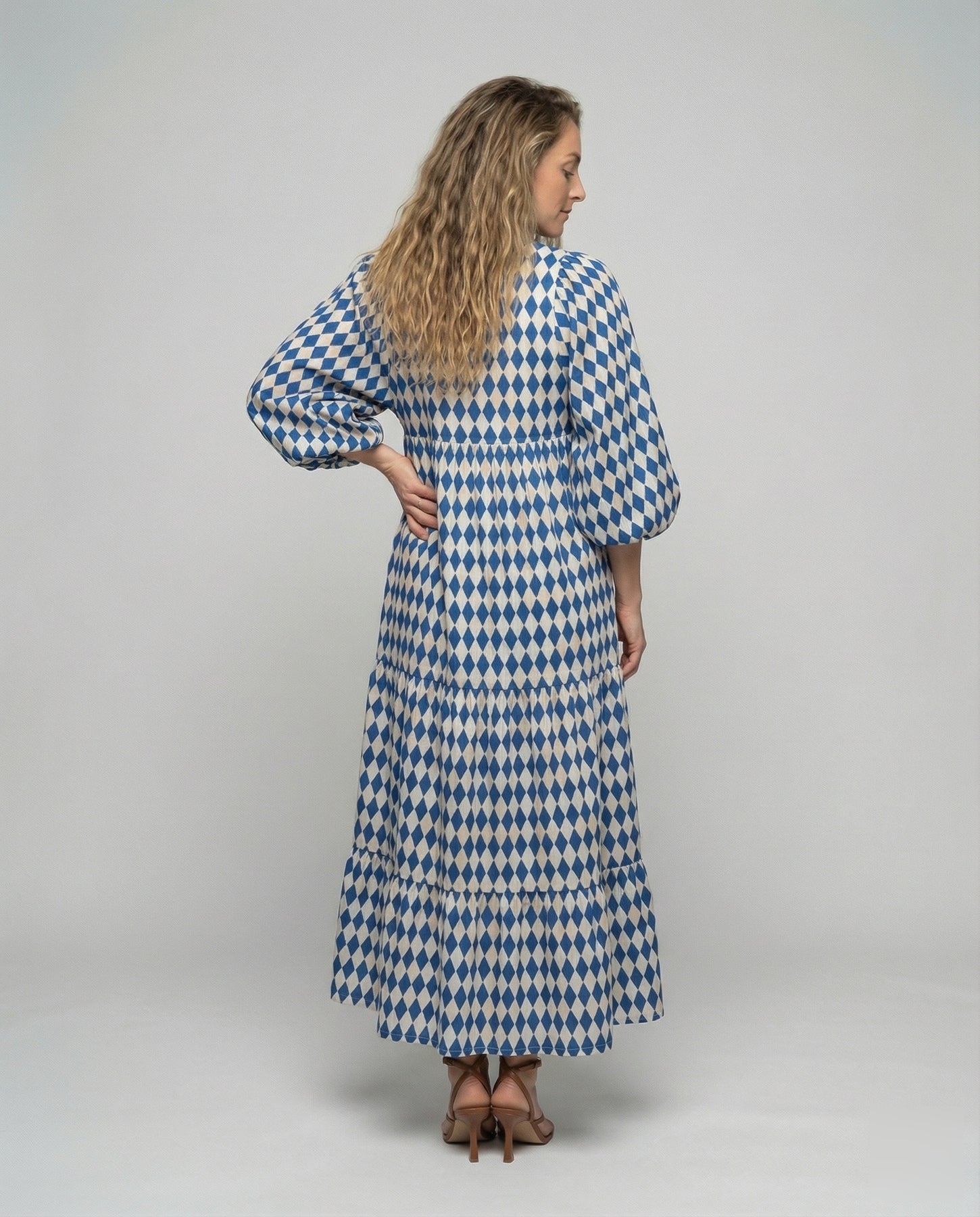 Damen Midikleid mit V-Ausschnitt und gestufter Struktur-Midi Dress-Alpenkind