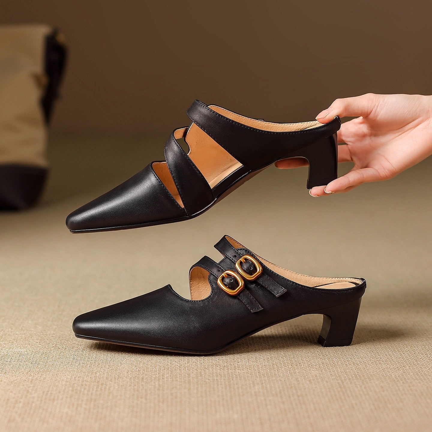 Damen-Mules mit eckiger Zehenpartie und zwei Riemen-Footwear for women-Alpenkind