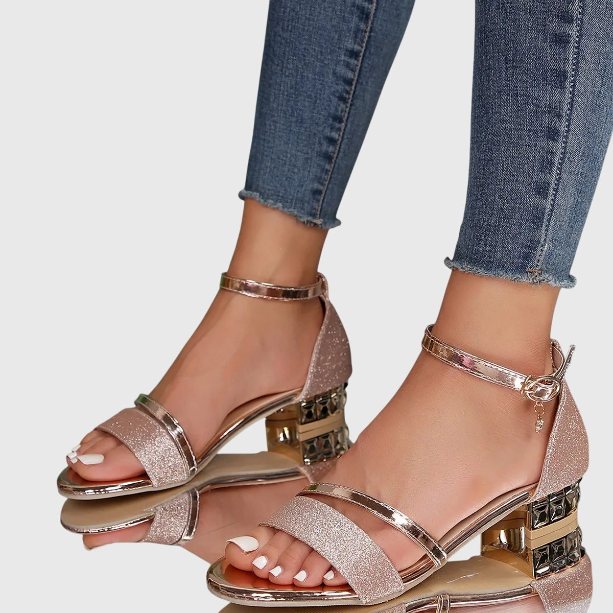 Damen Offene Wedge-Sandalen mit Knöchelriemen und Metallischen Details-Footwear for women-Alpenkind