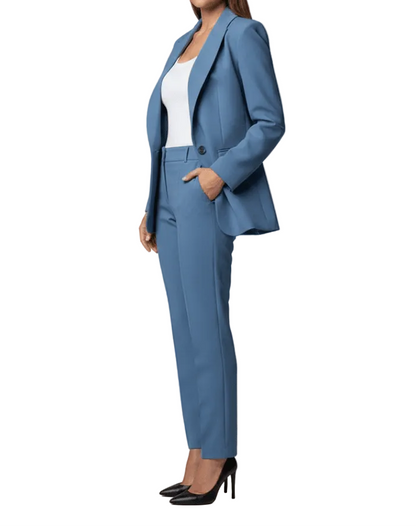 Damen-Outfit mit strukturierter Jacke und schmal geschnittener Hose-suits for women-Alpenkind