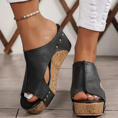 Damen-Pantoletten mit Nieten und Kork-Keilabsatz-Footwear for women-Alpenkind
