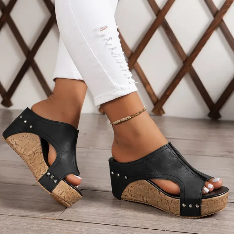 Damen-Pantoletten mit Nieten und Kork-Keilabsatz-Footwear for women-Alpenkind