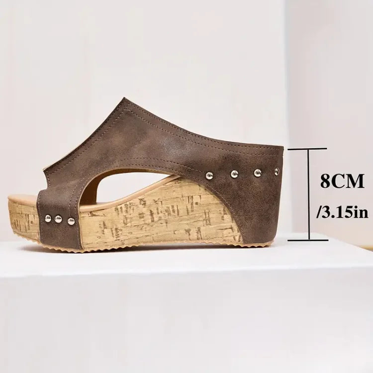 Damen-Pantoletten mit Nieten und Kork-Keilabsatz-Footwear for women-Alpenkind