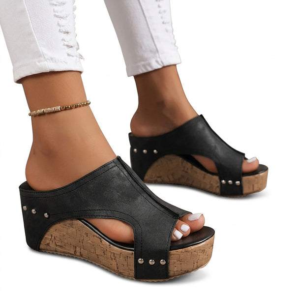 Damen-Pantoletten mit Nieten und Kork-Keilabsatz-Footwear for women-Alpenkind