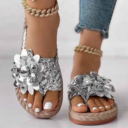 Damen-Sandalen mit geflochtenen Riemen und Blumenverzierung-Footwear for women-Alpenkind
