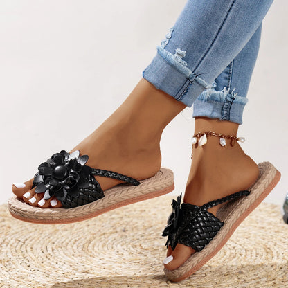 Damen-Sandalen mit geflochtenen Riemen und Blumenverzierung-Footwear for women-Alpenkind
