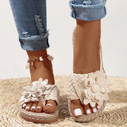 Damen-Sandalen mit geflochtenen Riemen und Blumenverzierung-Footwear for women-Alpenkind