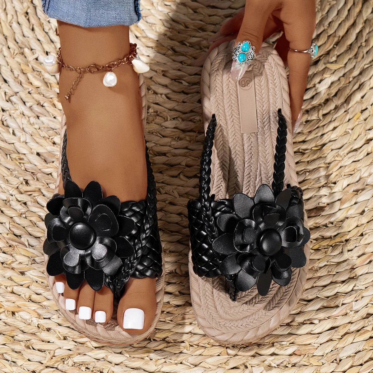 Damen-Sandalen mit geflochtenen Riemen und Blumenverzierung-Footwear for women-Alpenkind