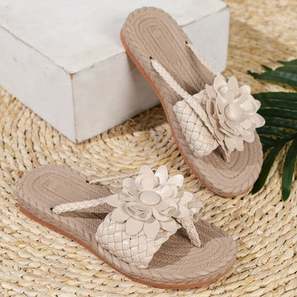 Damen-Sandalen mit geflochtenen Riemen und Blumenverzierung-Footwear for women-Alpenkind