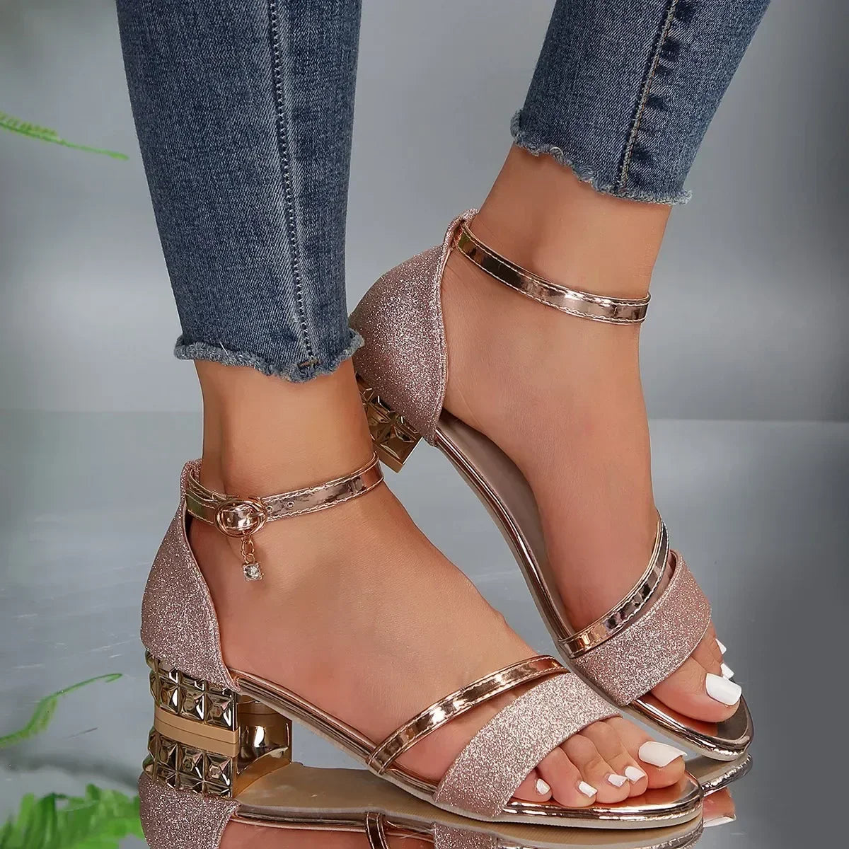 Damen-Sandalen mit strukturiertem Blockabsatz und Knöchelriemen-Footwear for women-Alpenkind