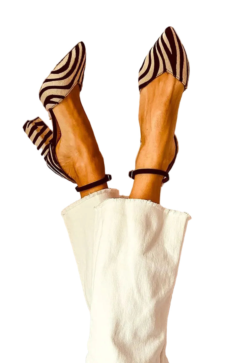 Damen Schuhe mit spitzer Vorderpartie und Knöchelriemen