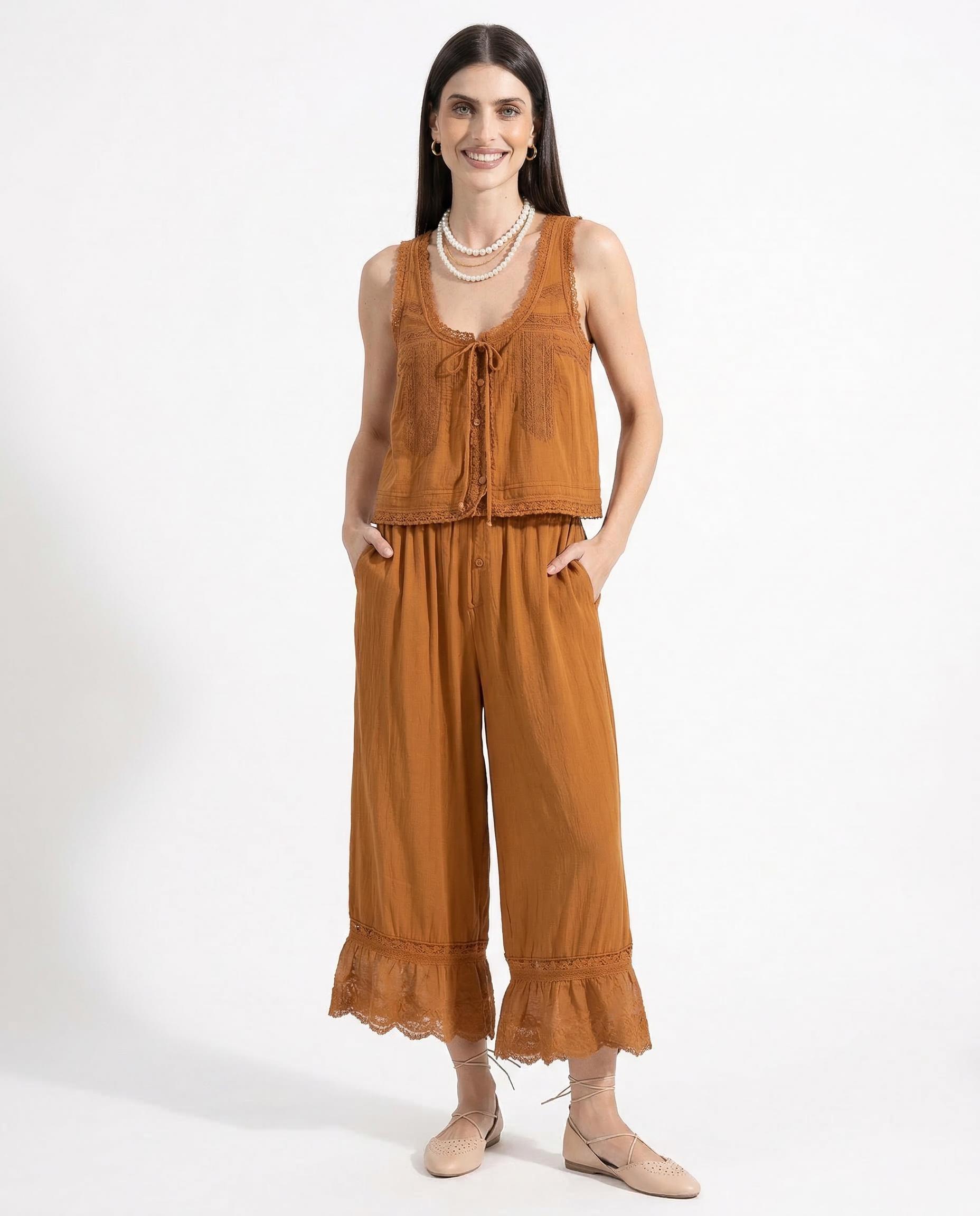 Damen-Set aus Weste mit Spitzenbesatz und Hose mit weitem Bein-Sets for women-Alpenkind