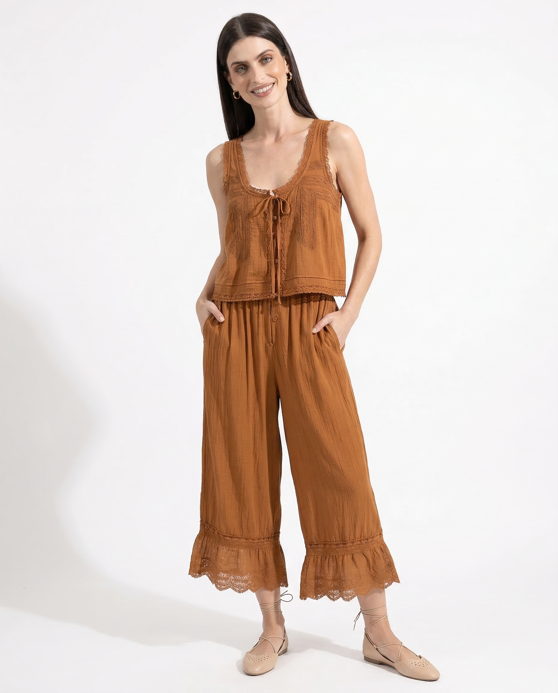 Damen-Set aus Weste mit Spitzenbesatz und Hose mit weitem Bein-Sets for women-Alpenkind