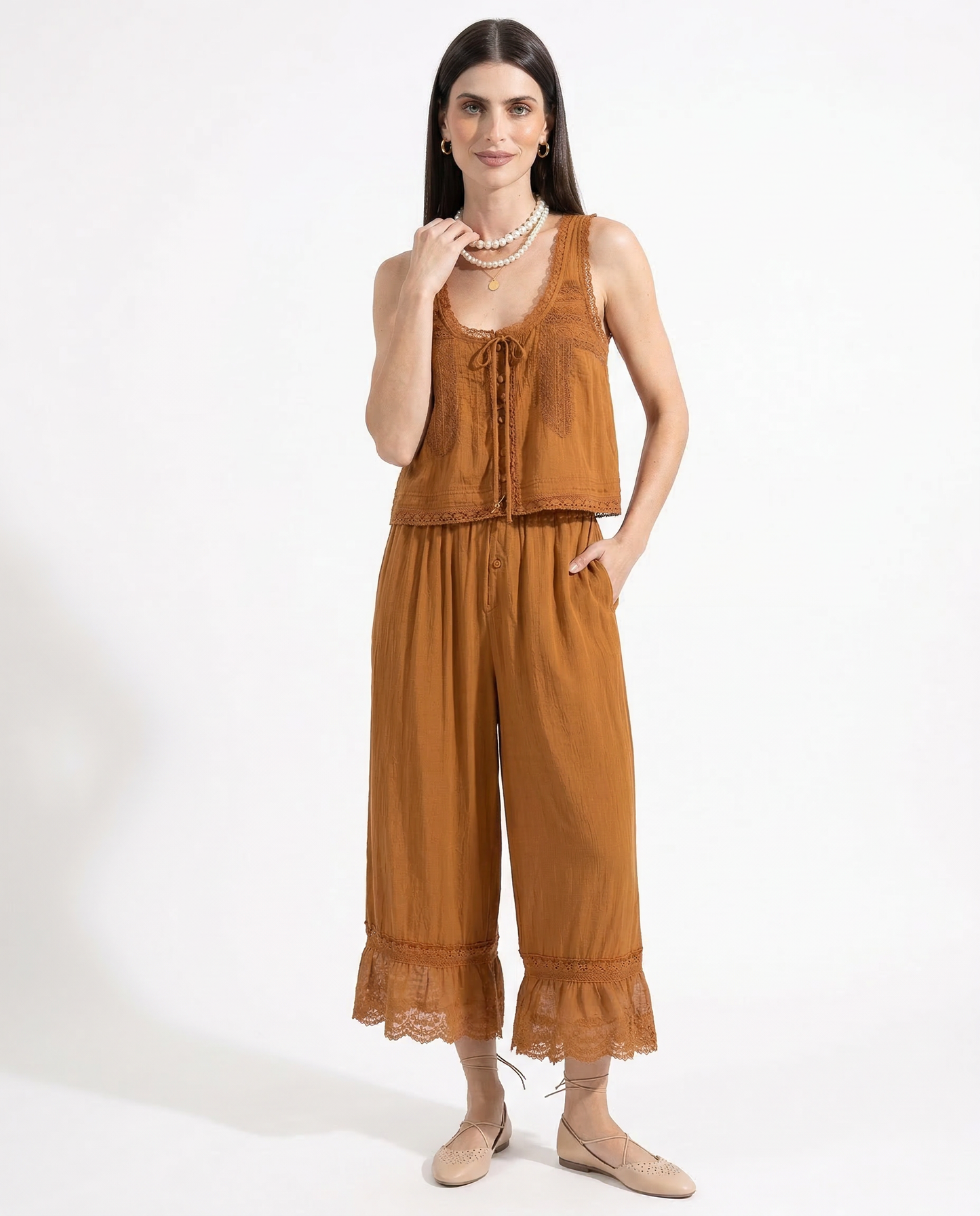 Damen-Set aus Weste mit Spitzenbesatz und Hose mit weitem Bein-Sets for women-Alpenkind