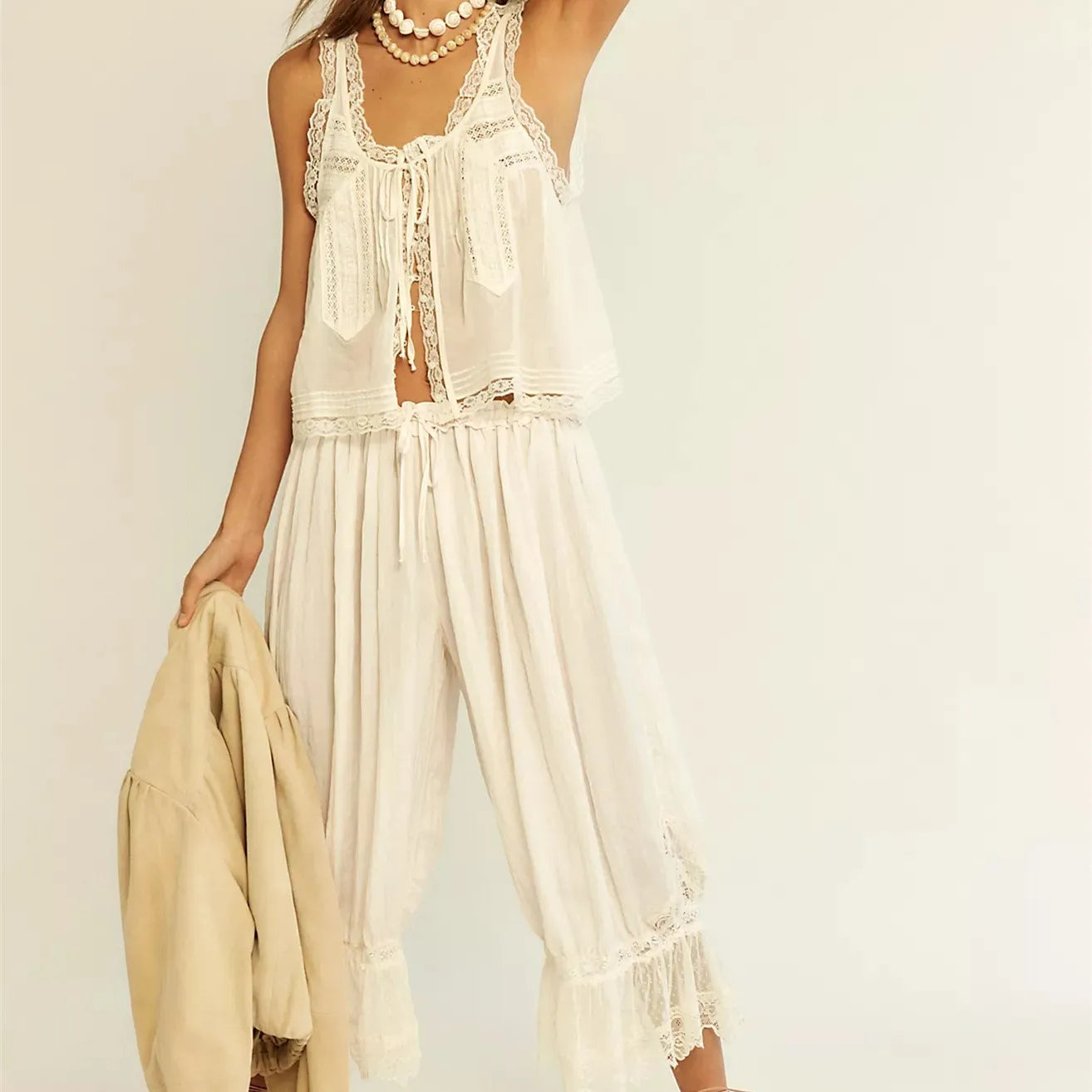 Damen-Set aus Weste mit Spitzenbesatz und Hose mit weitem Bein-Sets for women-Alpenkind