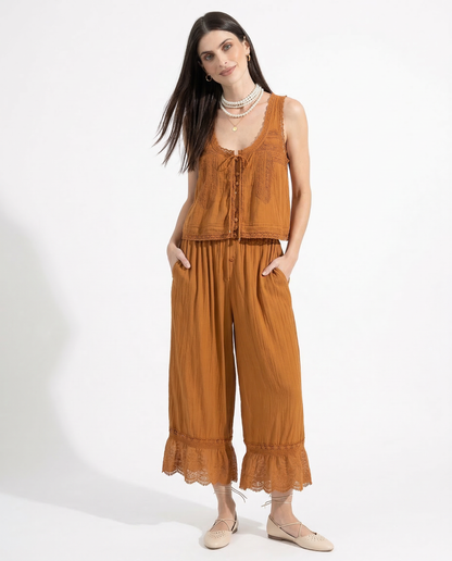 Damen-Set aus Weste mit Spitzenbesatz und Hose mit weitem Bein-Sets for women-Alpenkind
