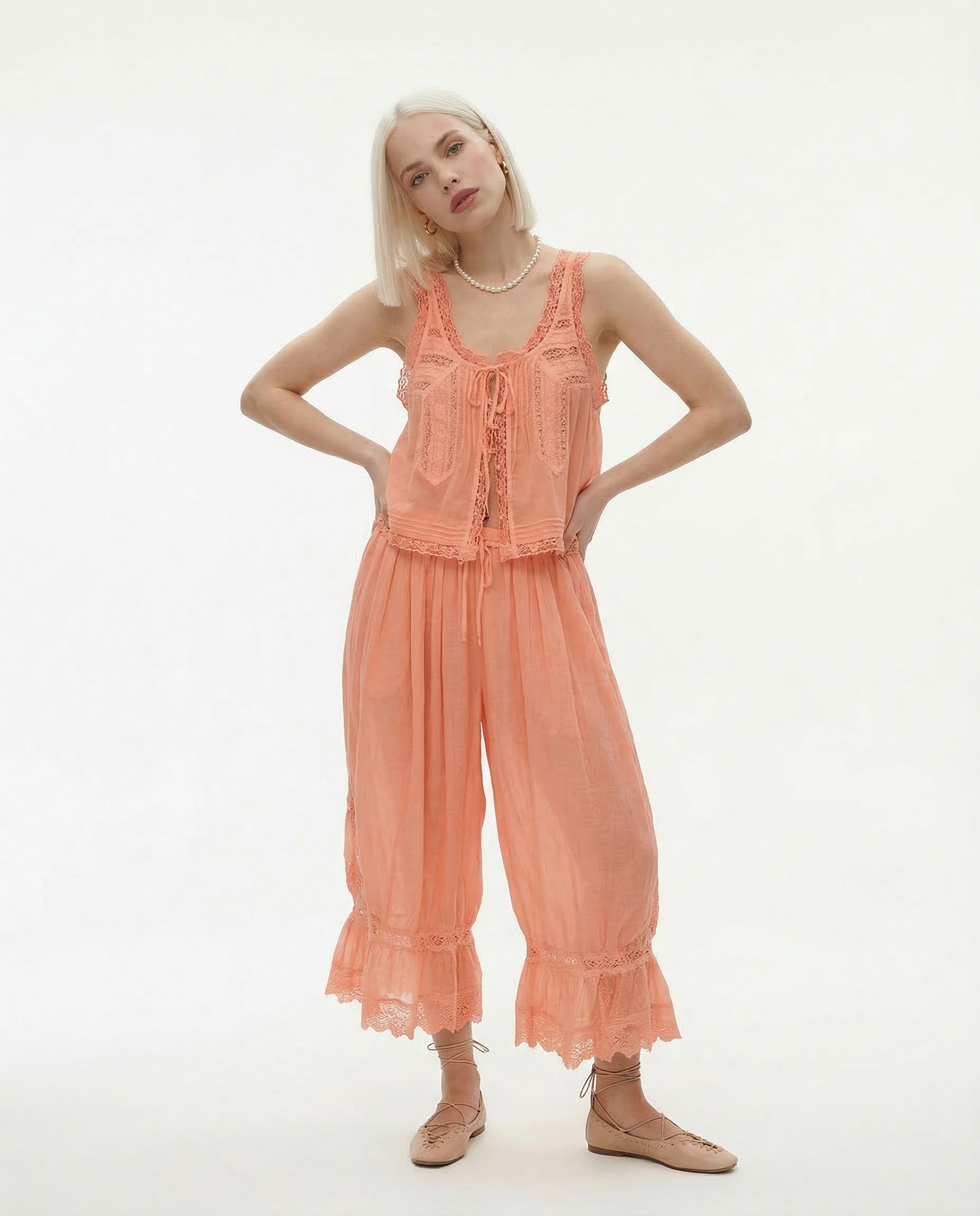 Damen-Set aus Weste mit Spitzenbesatz und Hose mit weitem Bein-Sets for women-Alpenkind