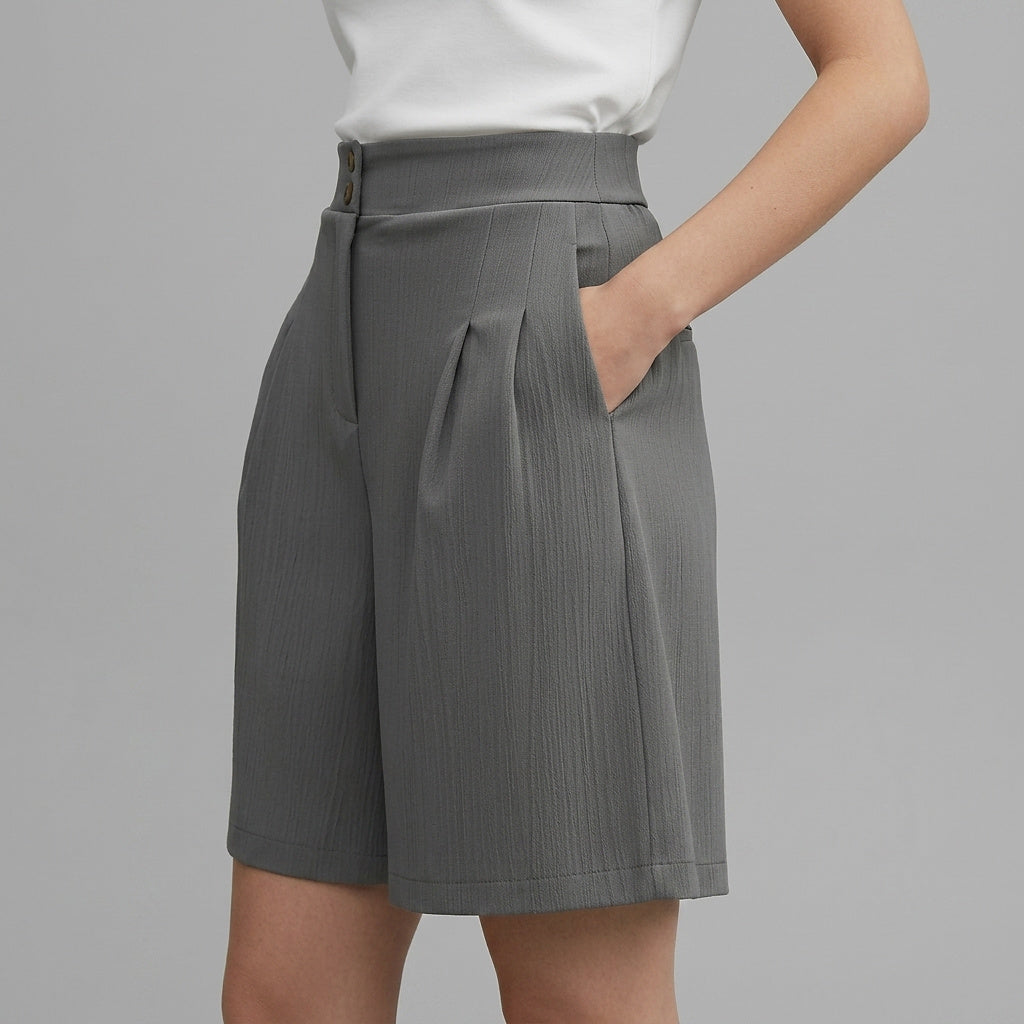 Damen Shorts mit hohem Bund und weitem Bein sowie Falten und zwei Knöpfen-Shorts for women-Alpenkind