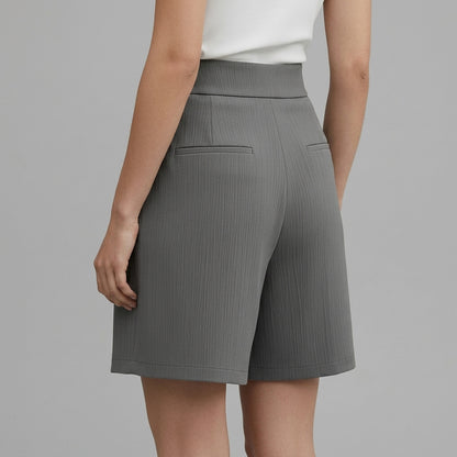 Damen Shorts mit hohem Bund und weitem Bein sowie Falten und zwei Knöpfen-Shorts for women-Alpenkind
